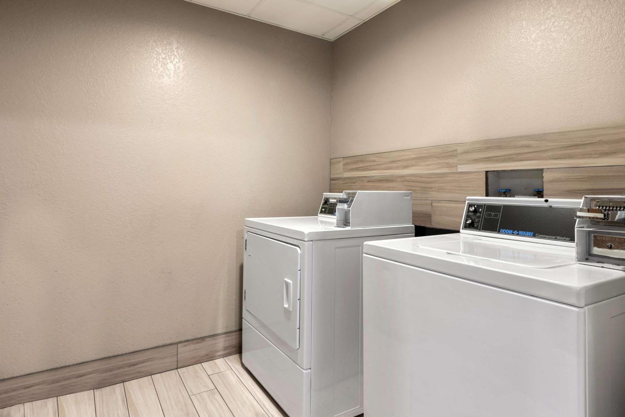 Surestay Plus Hotel By Best Western Tulsa East Buitenkant foto