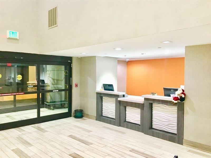 Surestay Plus Hotel By Best Western Tulsa East Buitenkant foto